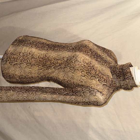 See through snake skin long sleeve top - Picture 5 of 7